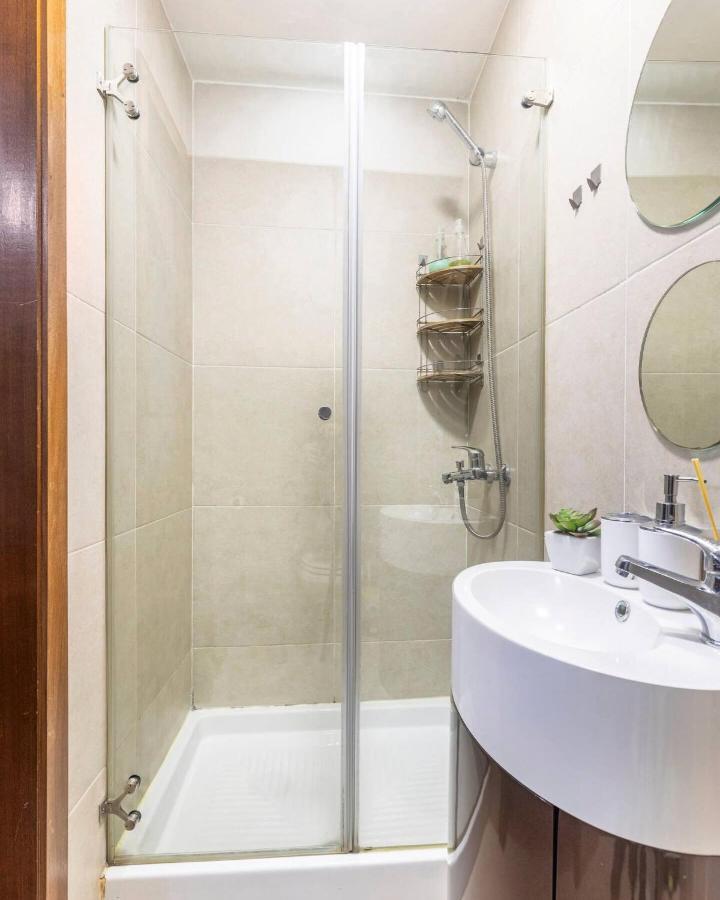 Modern Private Suite With Balcony & Bathroom - King And Queen Beds Vila Nova de Gaia Dış mekan fotoğraf
