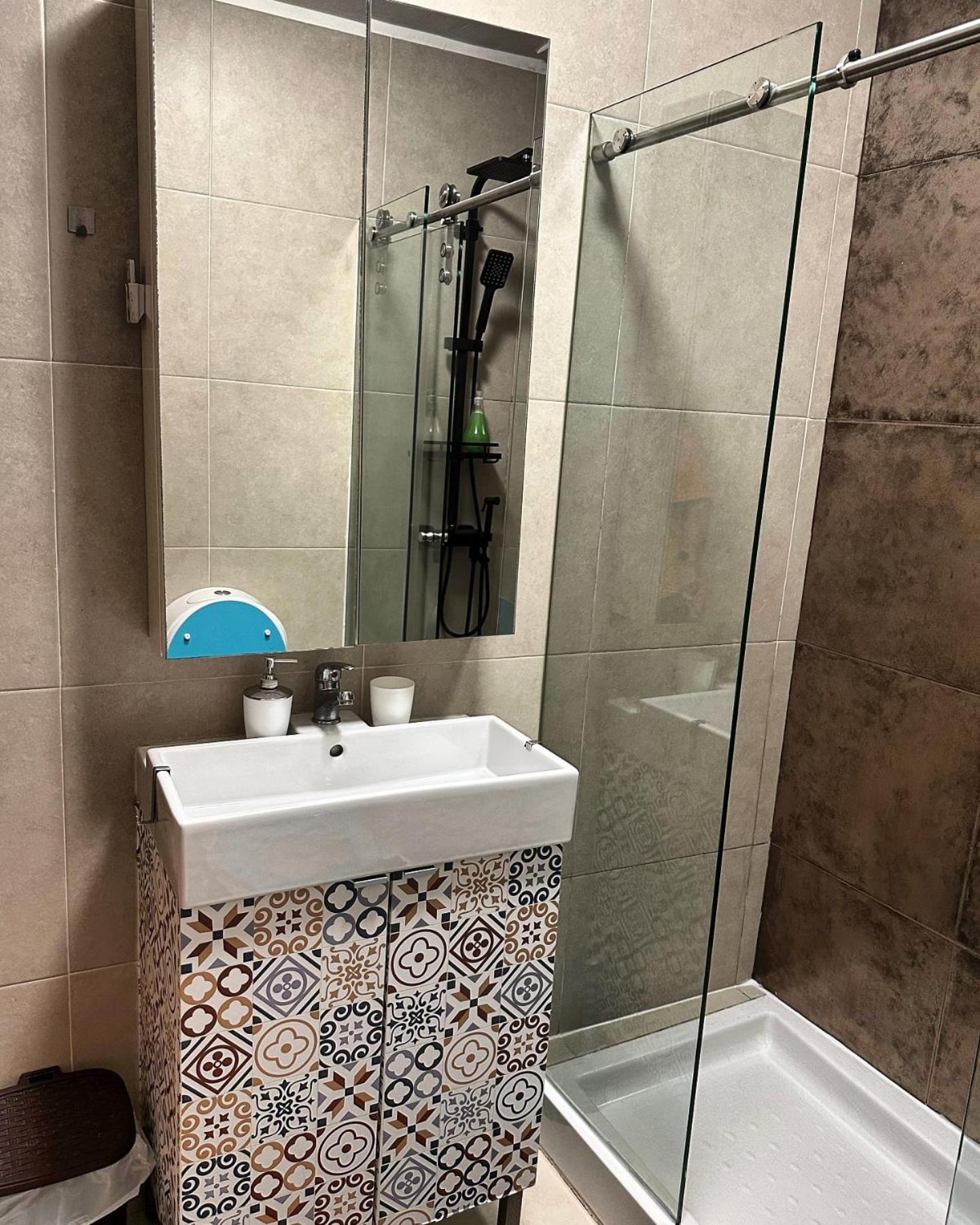 Modern Private Suite With Balcony & Bathroom - King And Queen Beds Vila Nova de Gaia Dış mekan fotoğraf
